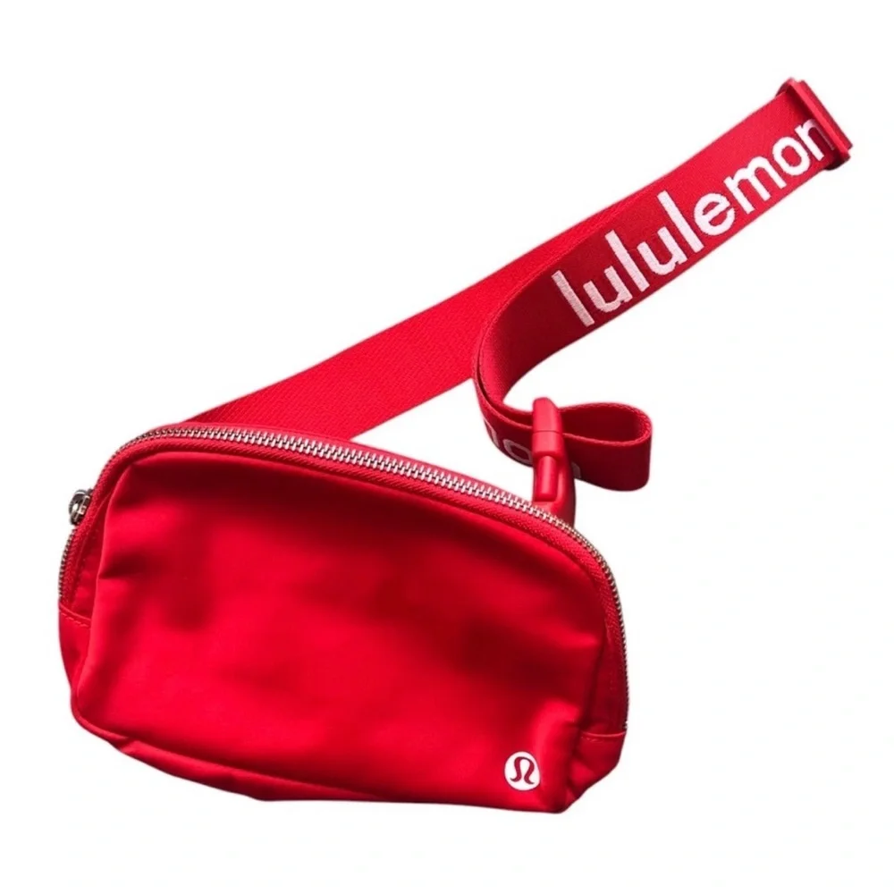 Lululemon Red logo educator everywhere bag strap - Picture 2 of 9